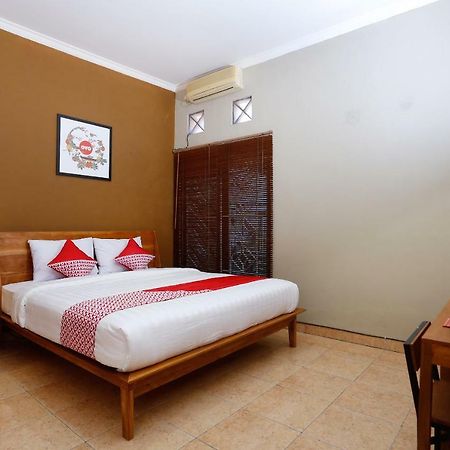 Oyo 1072 Kampung Condro Wulan Guesthouse Maguwo Bagian luar foto