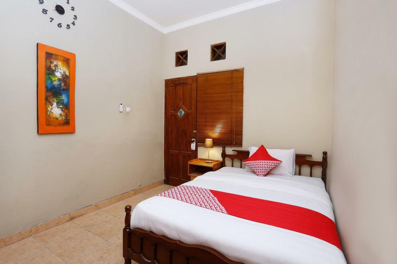Oyo 1072 Kampung Condro Wulan Guesthouse Maguwo Bagian luar foto
