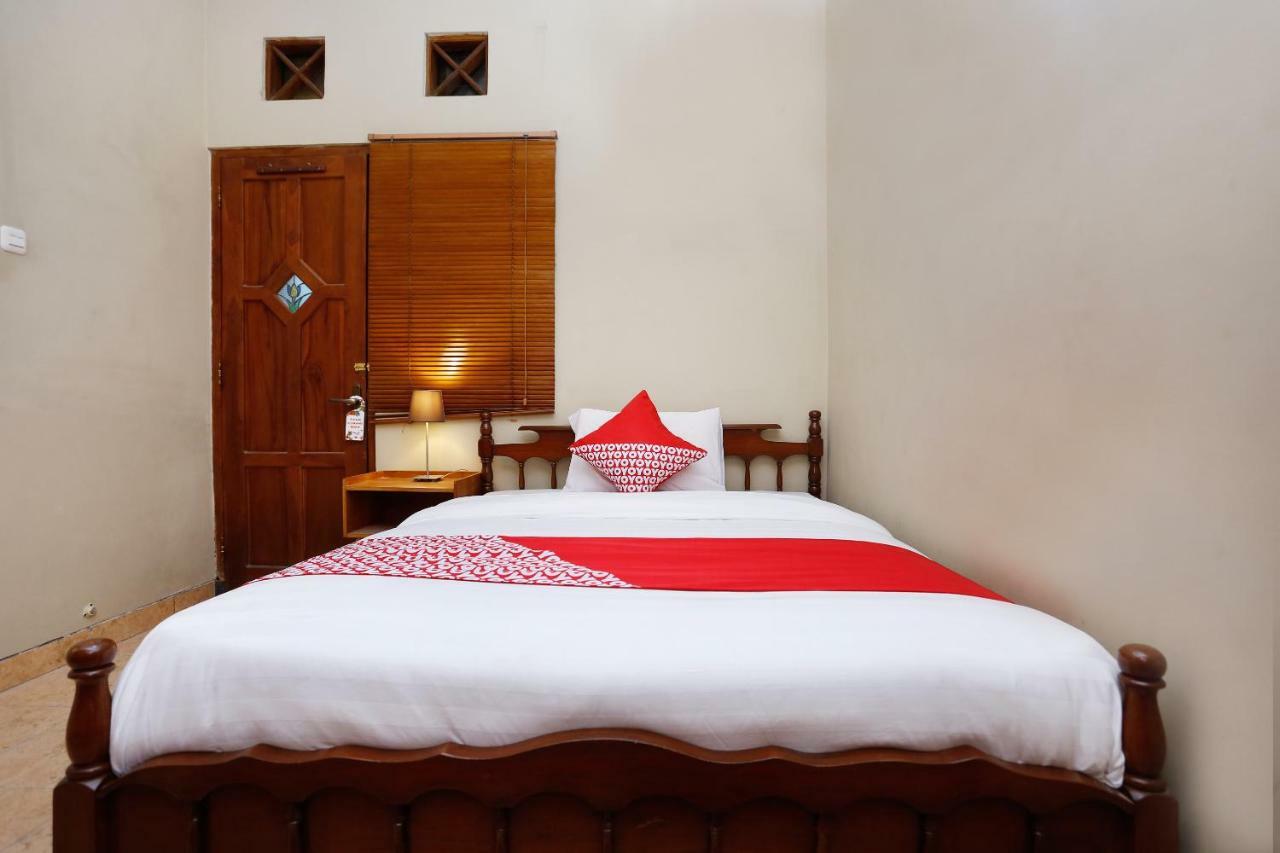 Oyo 1072 Kampung Condro Wulan Guesthouse Maguwo Bagian luar foto