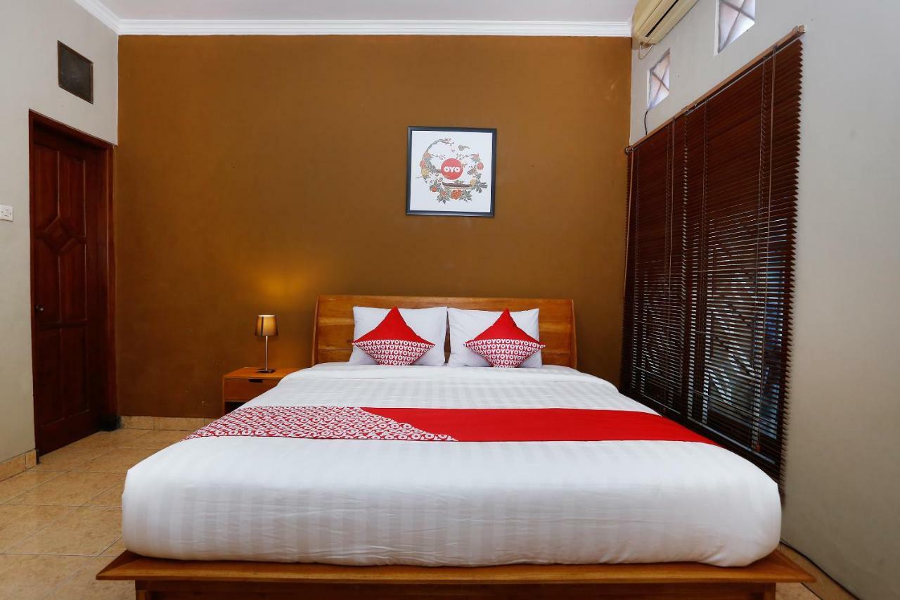 Oyo 1072 Kampung Condro Wulan Guesthouse Maguwo Bagian luar foto