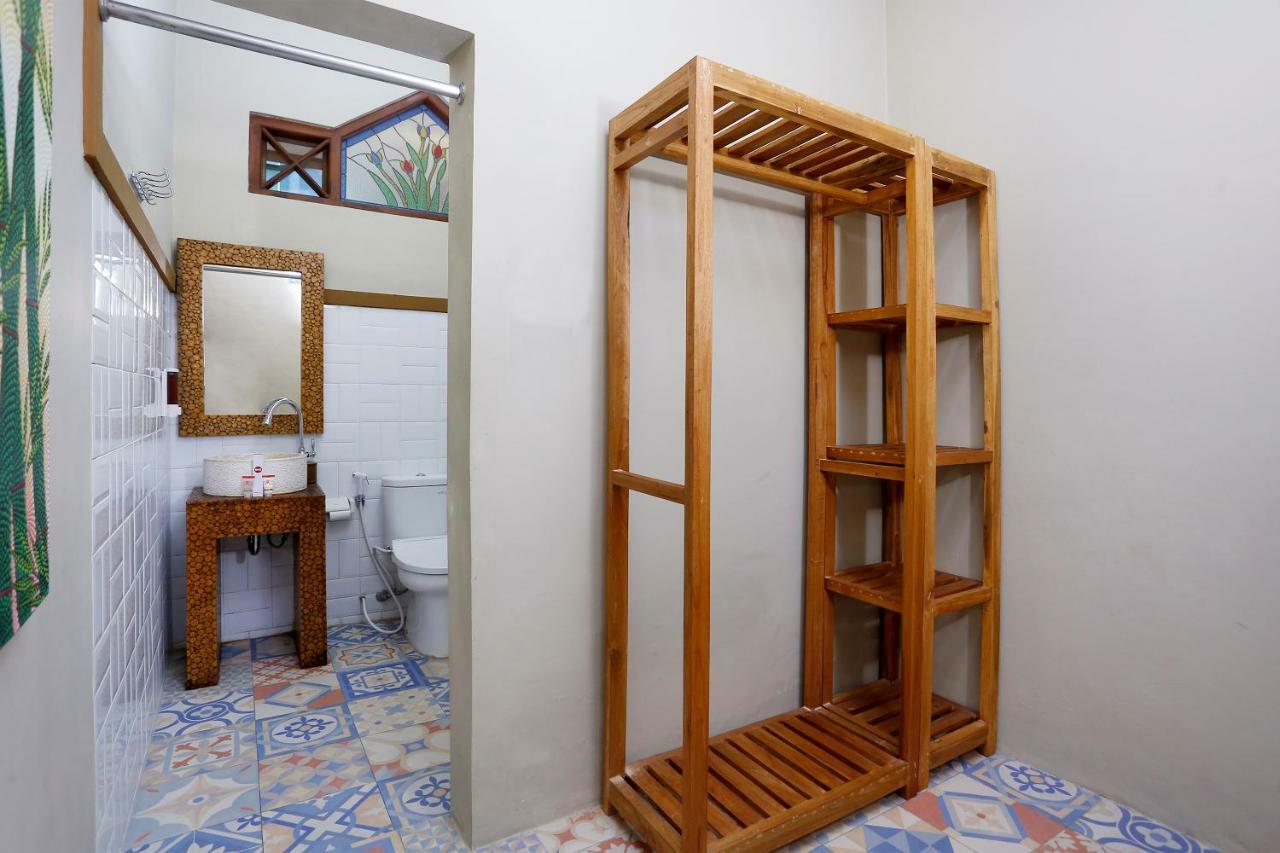 Oyo 1072 Kampung Condro Wulan Guesthouse Maguwo Bagian luar foto